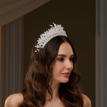 Load image into Gallery viewer, Elegant Crystal Bridal Tiara