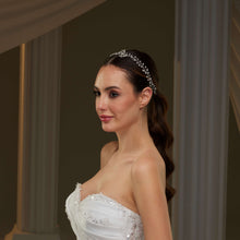 Load image into Gallery viewer, Elegant Crystal and Pearl  Hair Vine