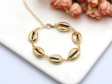 Load image into Gallery viewer, Gold Cowrie Shell bracelet, V40