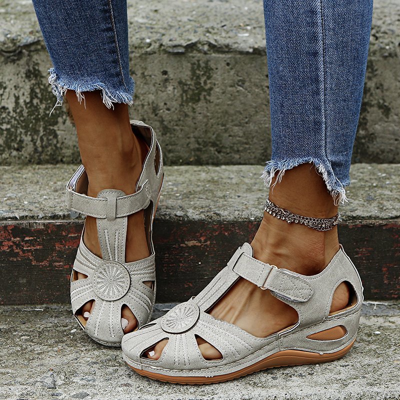 Cutout Round-Toe Velcro Beach Sandals