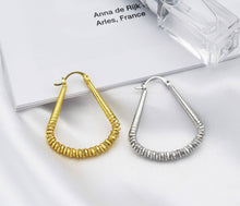 Load image into Gallery viewer, Triangle Spike Huggie Hoop Earrings, Sku#B200