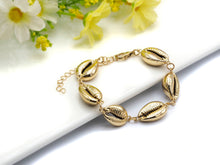 Load image into Gallery viewer, Gold Cowrie Shell bracelet, V40