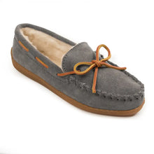 Load image into Gallery viewer, Minnetonka Pile Lined Hardsole - Womens Slipper