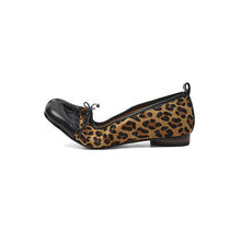 Load image into Gallery viewer, Women's Split-Toe Tabi Bow Ballet Flats | Full Grain Leather Slip-On Flat Shoes
