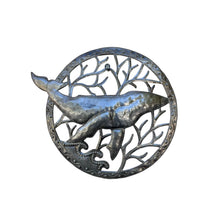 Load image into Gallery viewer, Round- Small whale Metalart