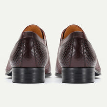 Load image into Gallery viewer, Men's Pointed-Toe Business Casual Leather Shoes – Breathable Dress Shoes for All Seasons
