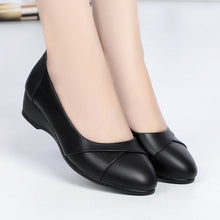 Load image into Gallery viewer, Women's Casual Round Toe Minimalist Low Heel Shoes | Cowhide Leather Flats