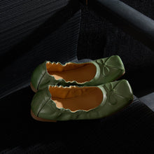 Load image into Gallery viewer, Full Grain Leather Ballet Flats