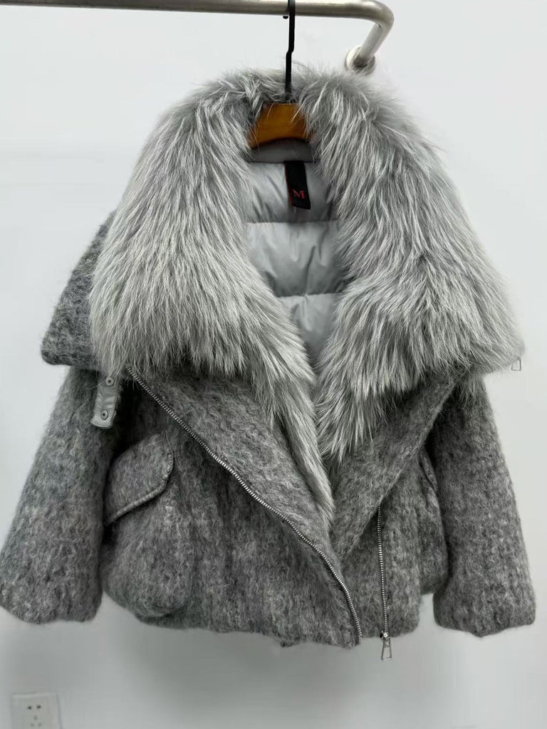 Womens Down Jacket With A Luxurious Cashmere Fur And Raccoon-Fur Collar