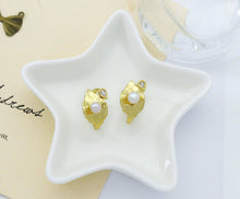 Load image into Gallery viewer, CZ Leaf with Pearl Adjustable Ring, Sku#LD262