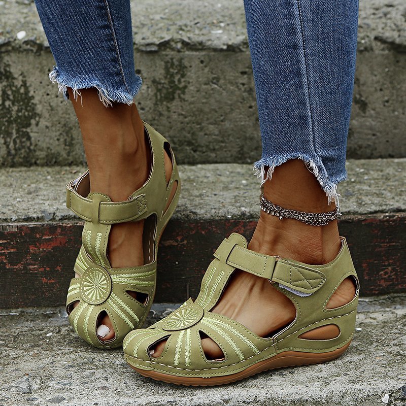 Cutout Round-Toe Velcro Beach Sandals