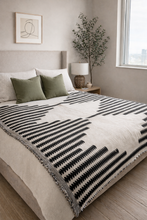 Load image into Gallery viewer, Amira Throw Blanket