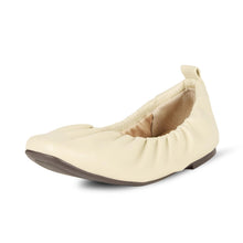 Load image into Gallery viewer, The Drop Women's Paige Scrunch Ballet Flat
