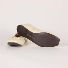 Load image into Gallery viewer, The Drop Women's Paige Scrunch Ballet Flat