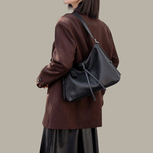 Load image into Gallery viewer, Women's Genuine Leather High-Capacity Shoulder Bag | Retro Casual Handbag