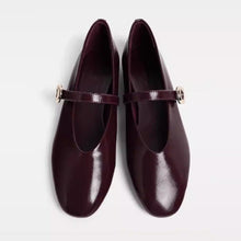 Load image into Gallery viewer, Burgundy V-Strap Flats