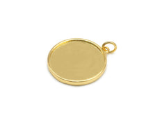 Load image into Gallery viewer, White Enamel Daisy Flower On Round Coin Pendant, Sku#L648