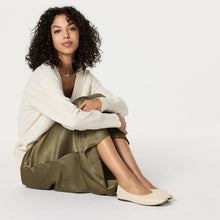 Load image into Gallery viewer, The Drop Women's Paige Scrunch Ballet Flat