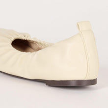 Load image into Gallery viewer, The Drop Women's Paige Scrunch Ballet Flat