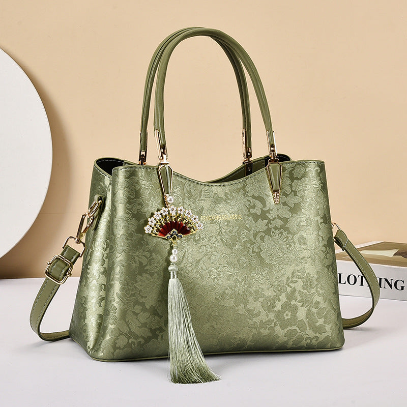 Large-Capacity Commuter Tote Bag