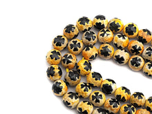 Load image into Gallery viewer, 10mm Quality Dzi Black Yellow Aage with Flower Patten Beads, sku#U559c