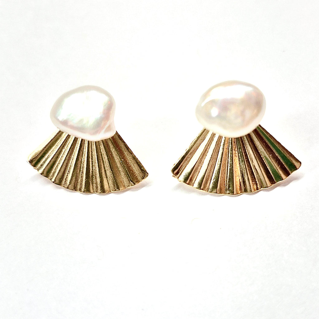 Genuine pearl stud earrings