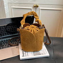 Load image into Gallery viewer, Women's Petal-Shaped Crossbody Bag - PU Leather Small Shoulder Bag with Adjustable Strap