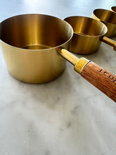 Load image into Gallery viewer, Montecito Acacia Wood and Gold Measuring Cups – Modern Kitchen Essentials