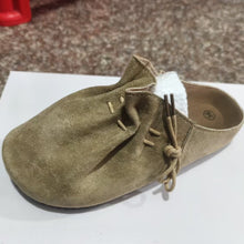 Load image into Gallery viewer, Women's Retro Crisscross Strap Slippers - Casual Minimalist Slip-On Sandals