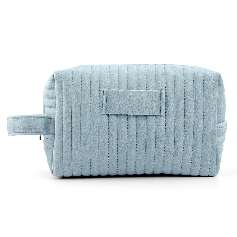Velvet Large-Capacity Makeup Organizer Bag – Portable Travel Cosmetics Bag