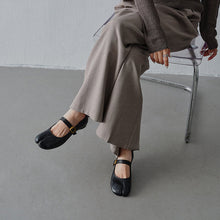 Load image into Gallery viewer, Split-Toe Tabi Mary Jane Flats
