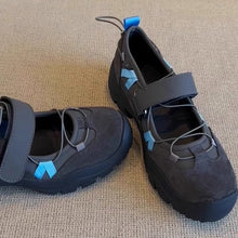 Load image into Gallery viewer, Women's Vintage Leather Mary Jane Shoes | Velcro Strap Thick Sole Low-Top