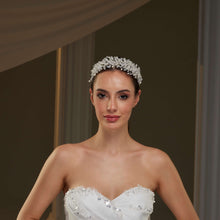 Load image into Gallery viewer, Elegant Bridal Hair Jewelry with Pearls