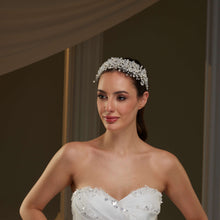 Load image into Gallery viewer, Elegant Bridal Hair Jewelry with Pearls
