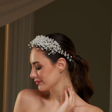 Load image into Gallery viewer, Elegant Bridal Hair Jewelry with Pearls