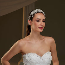 Load image into Gallery viewer, Elegant Bridal Hair Jewelry with Pearls
