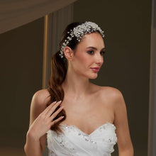 Load image into Gallery viewer, Elegant Bridal Hair Jewelry with Pearls