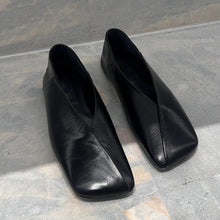 Load image into Gallery viewer, Women's French-Style Genuine Leather Square-Toe Flat Shoes - Elegant Slip-On Dress Flats