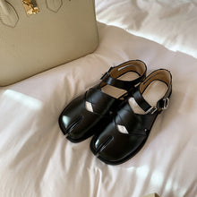 Load image into Gallery viewer, Split-Toe Hollow-Out Flat Leather Shoes