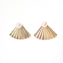Load image into Gallery viewer, Genuine pearl stud earrings