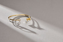 Load image into Gallery viewer, Harry Potter™ Golden Snitch + Crystal Flex Cuff