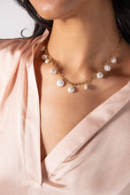 Load image into Gallery viewer, Coin Pearl Shaky Necklace