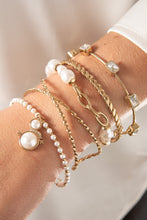 Load image into Gallery viewer, Twisted Crystal Cuff