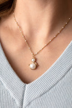 Load image into Gallery viewer, Snowwoman Necklace