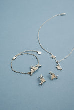 Load image into Gallery viewer, Tufted Titmouse Bird Bracelet