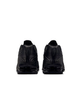 Load image into Gallery viewer, Nike Big Kids Shox R4 - Black