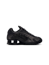Load image into Gallery viewer, Nike Big Kids Shox R4 - Black