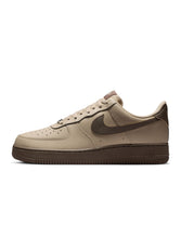 Load image into Gallery viewer, Nike Mens Air Force 1 '07 - Rattan