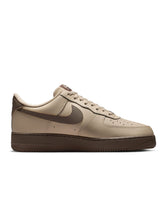 Load image into Gallery viewer, Nike Mens Air Force 1 '07 - Rattan