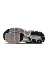 Load image into Gallery viewer, Nike Mens Zoom Vomero 5 - Metallic Silver